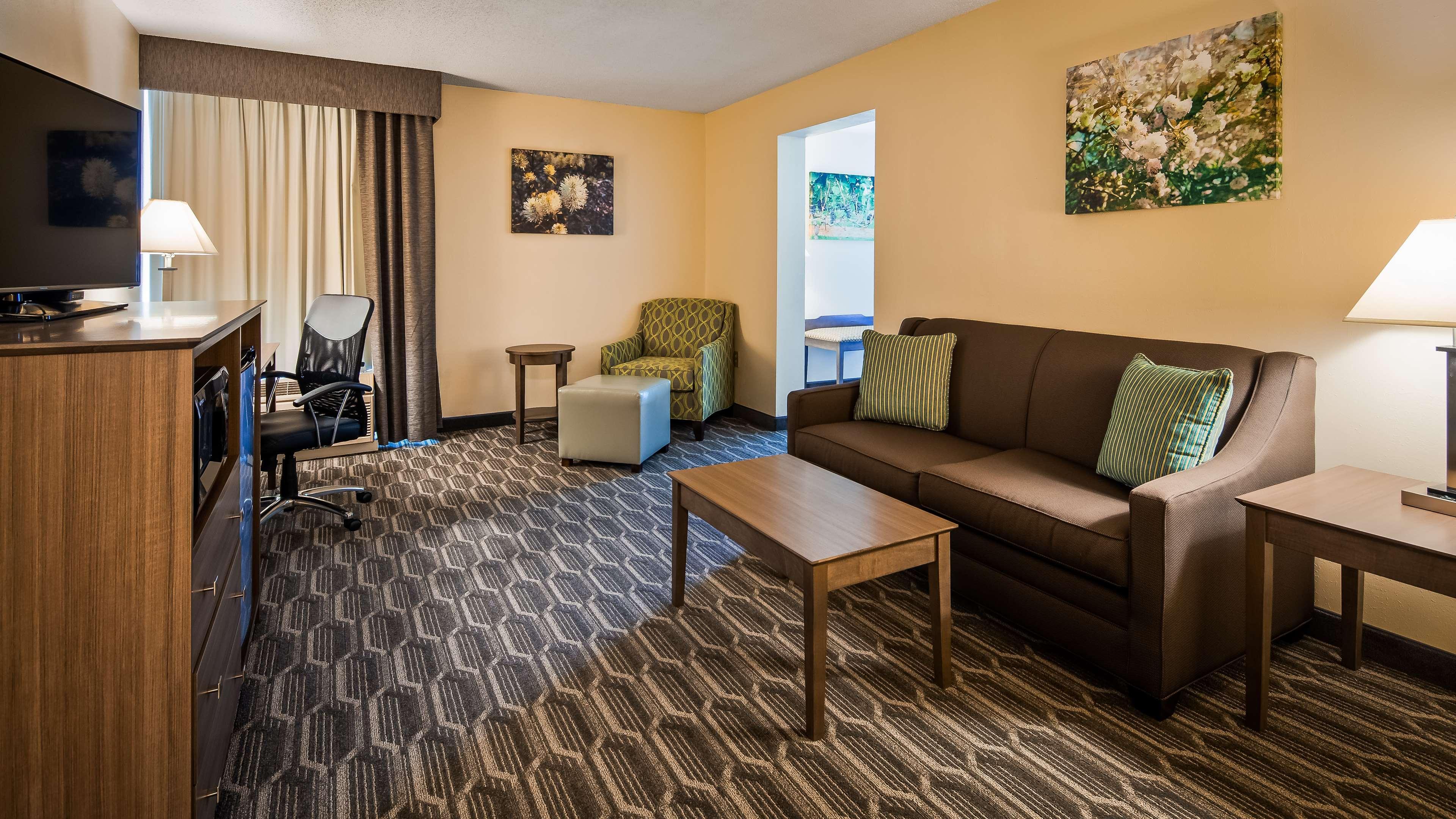 Jonesville Best Western Plus Yadkin Valley Inn & Suites מראה חיצוני תמונה