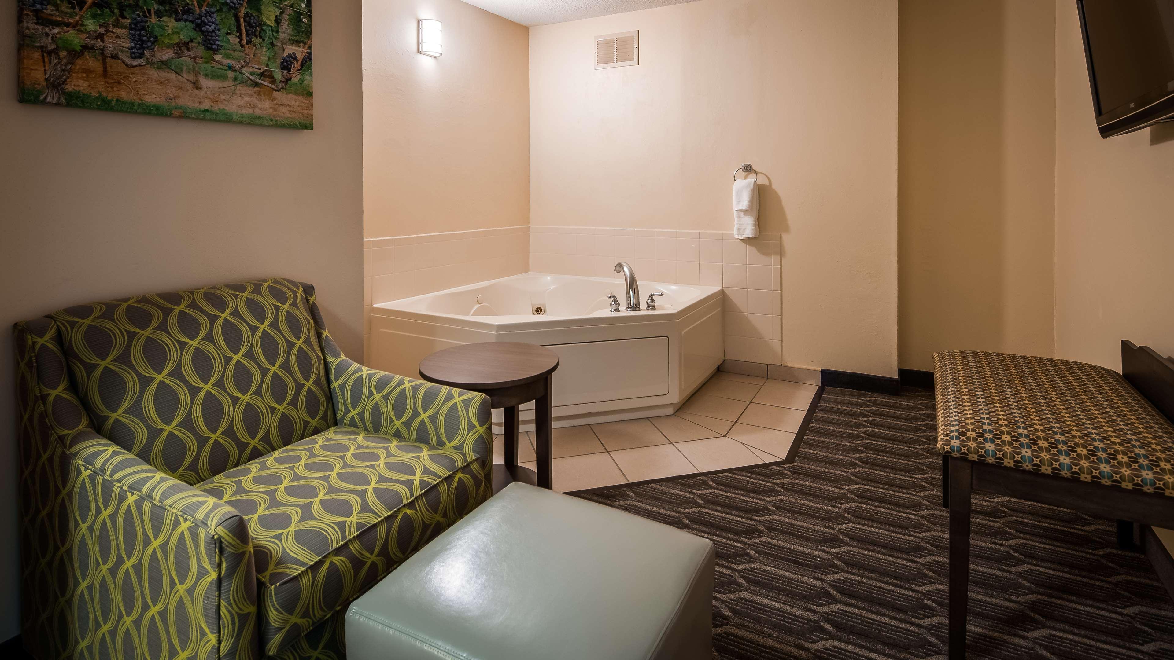 Jonesville Best Western Plus Yadkin Valley Inn & Suites מראה חיצוני תמונה