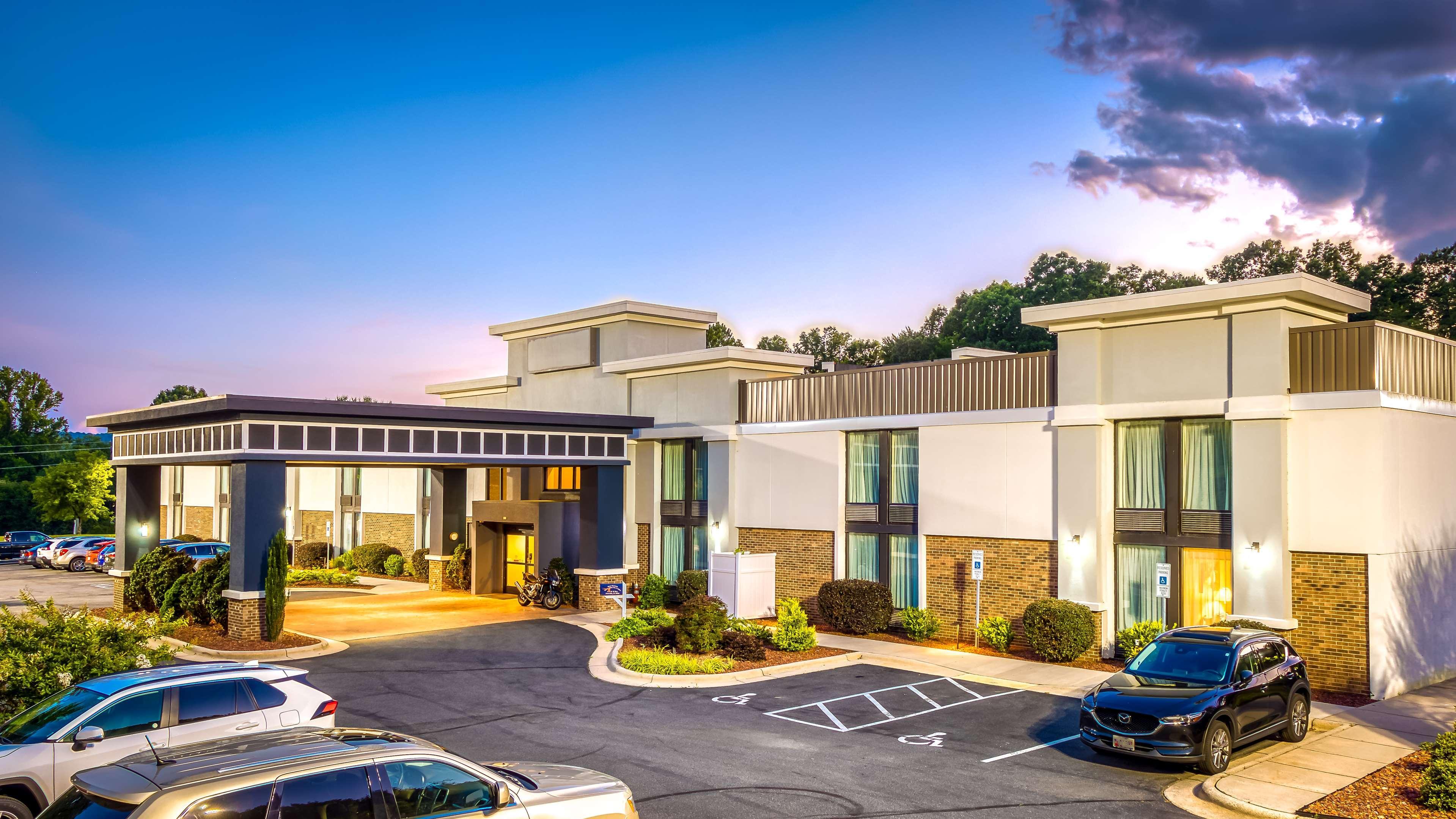 Jonesville Best Western Plus Yadkin Valley Inn & Suites מראה חיצוני תמונה