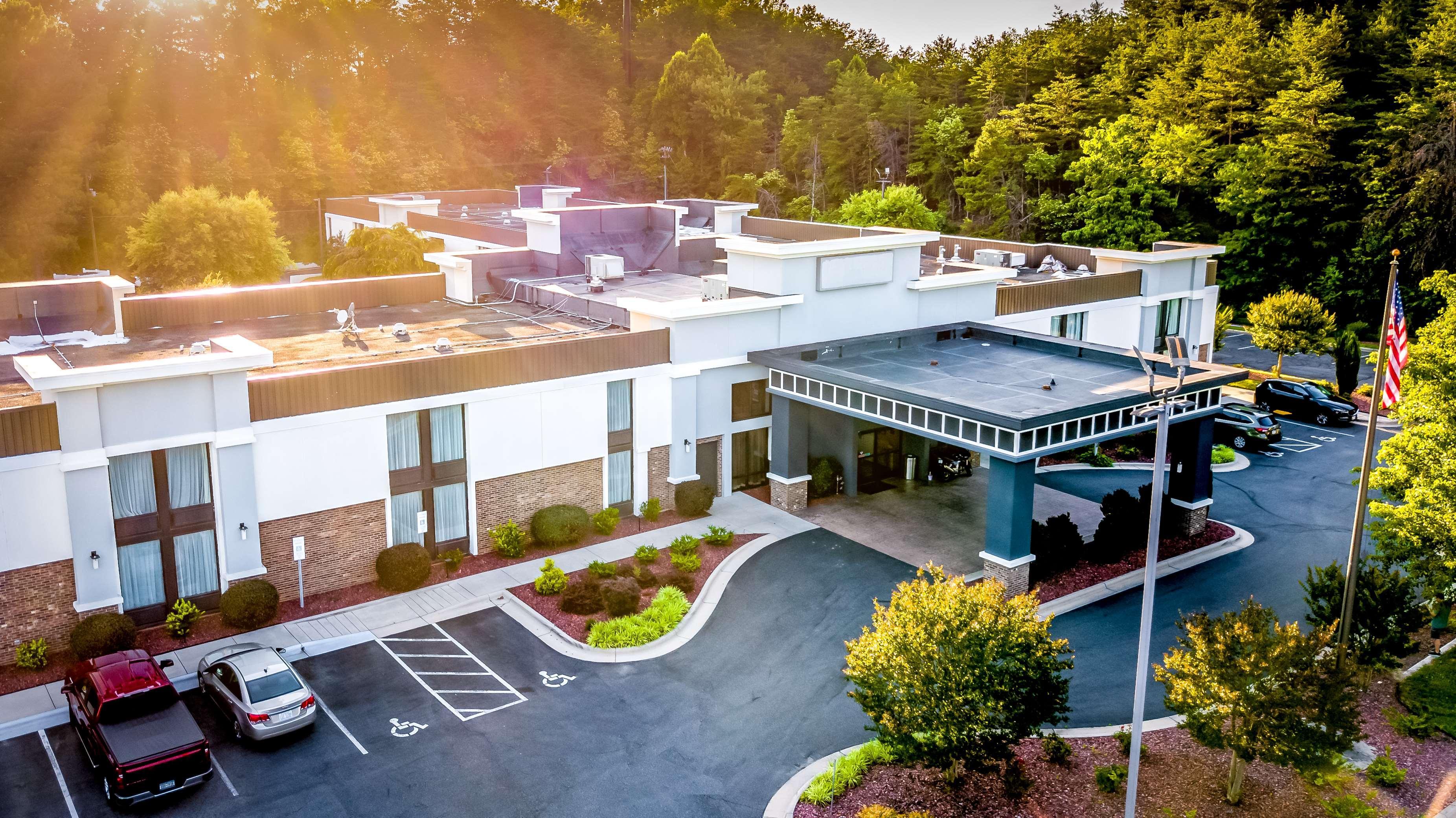Jonesville Best Western Plus Yadkin Valley Inn & Suites מראה חיצוני תמונה