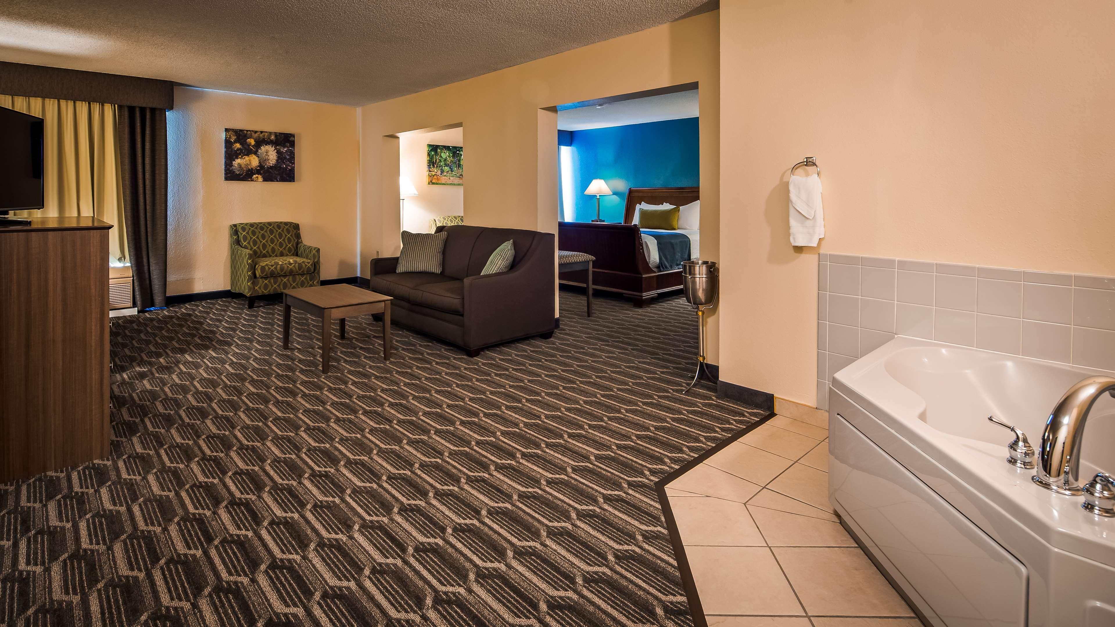 Jonesville Best Western Plus Yadkin Valley Inn & Suites מראה חיצוני תמונה