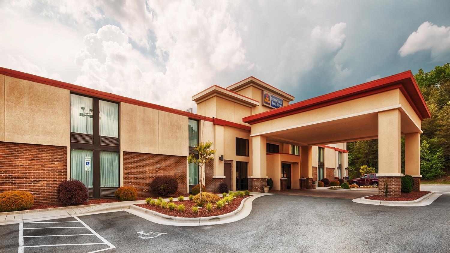 Jonesville Best Western Plus Yadkin Valley Inn & Suites מראה חיצוני תמונה