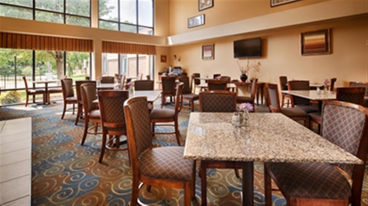 Jonesville Best Western Plus Yadkin Valley Inn & Suites מראה חיצוני תמונה