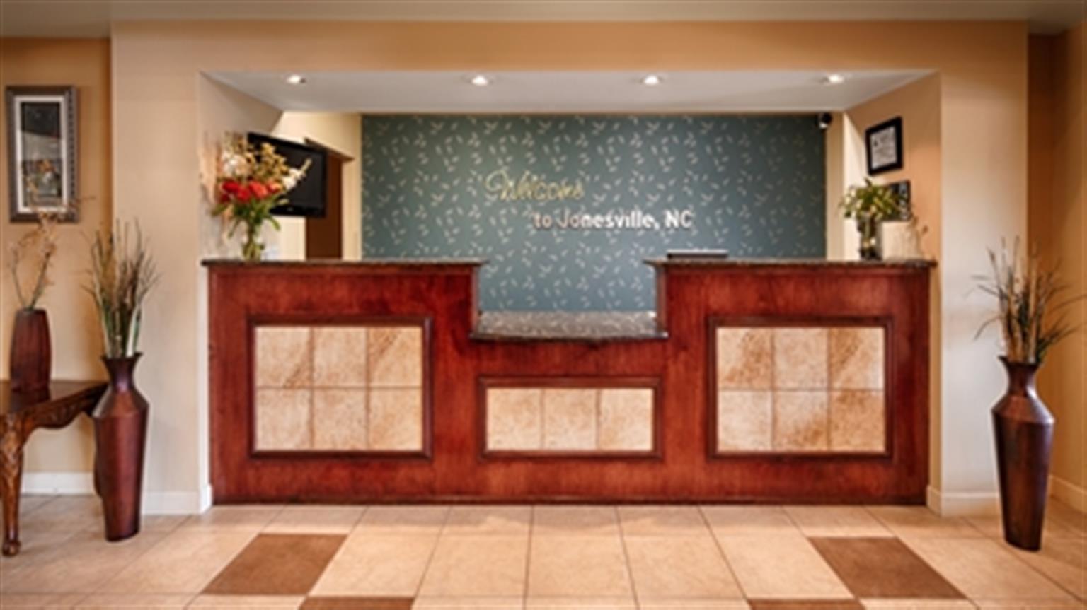 Jonesville Best Western Plus Yadkin Valley Inn & Suites מראה חיצוני תמונה