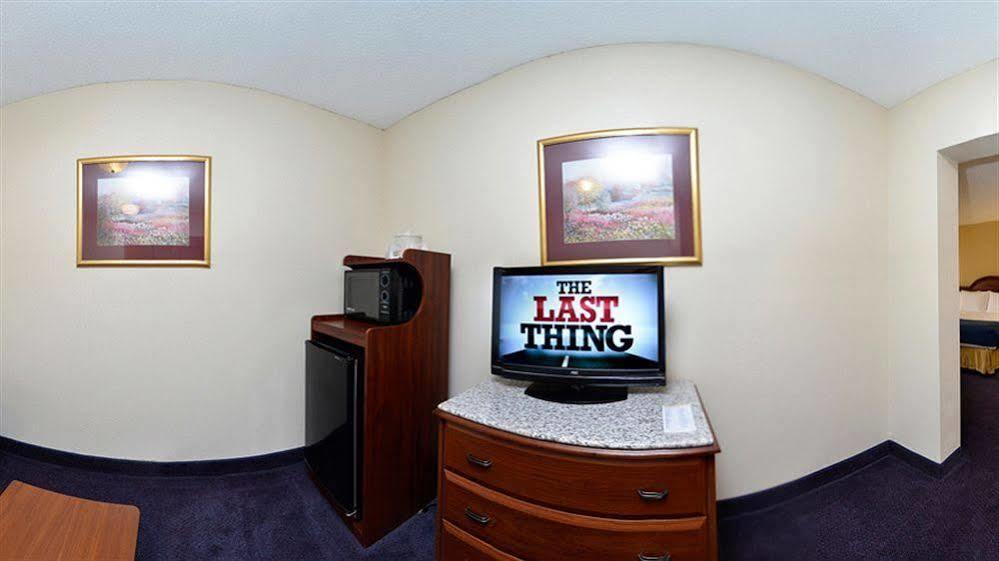 Jonesville Best Western Plus Yadkin Valley Inn & Suites מראה חיצוני תמונה