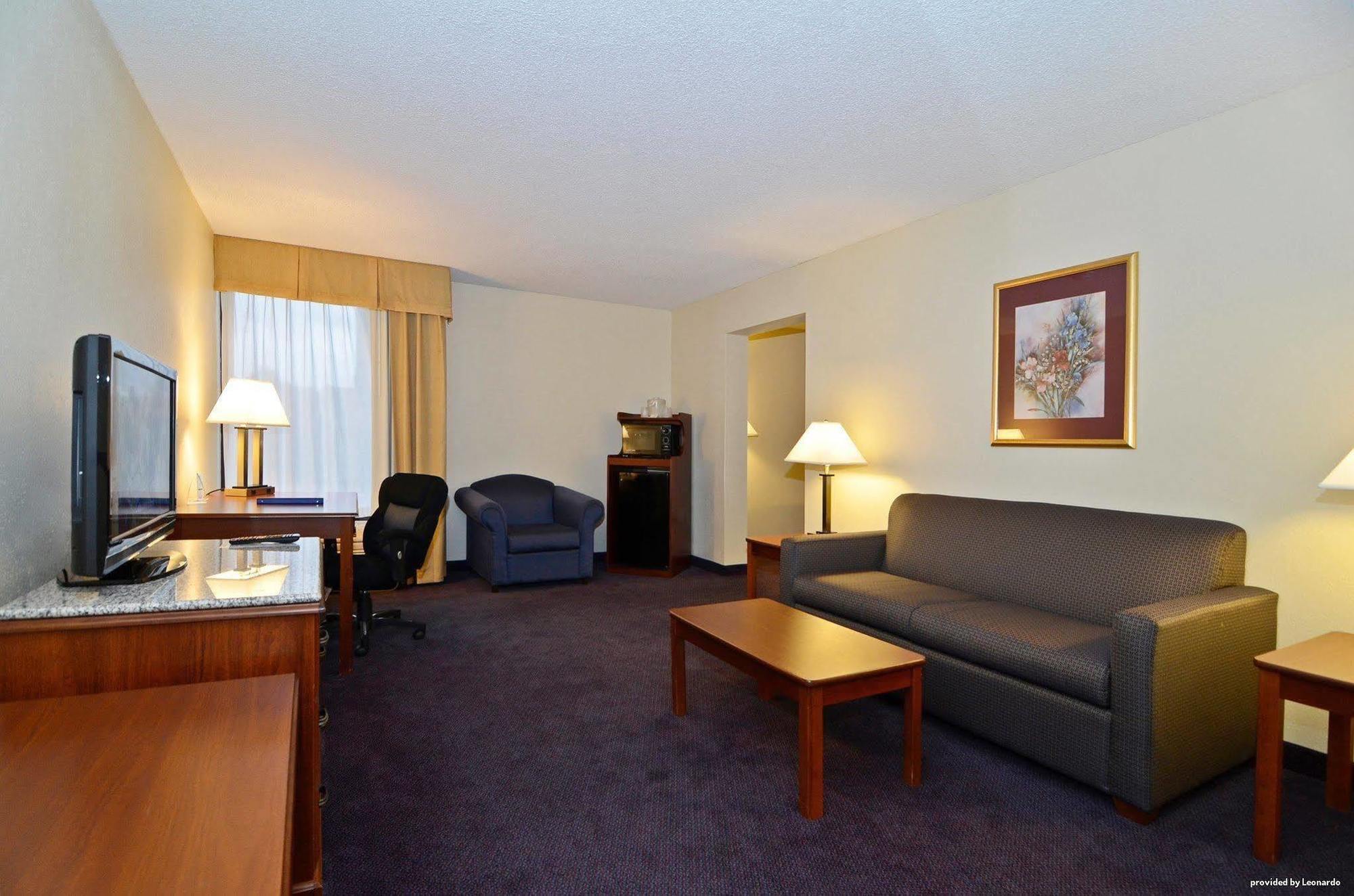 Jonesville Best Western Plus Yadkin Valley Inn & Suites מראה חיצוני תמונה