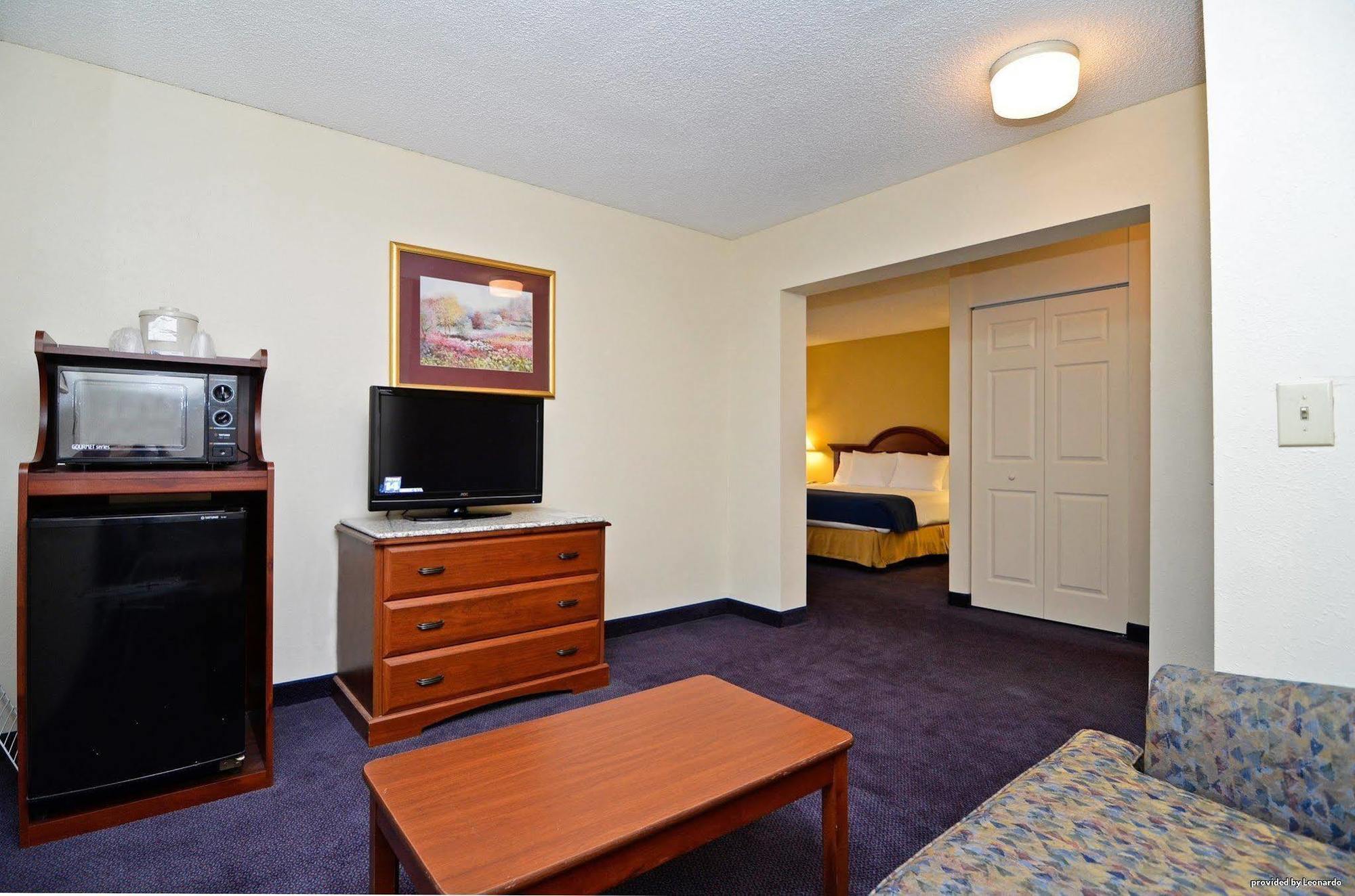 Jonesville Best Western Plus Yadkin Valley Inn & Suites מראה חיצוני תמונה
